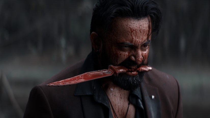 Filmstill zu MARCO. Ein bärtiger Mann mit blutbespritztem Gesicht hält ein bluttriefendes Messer zwischen den Zähnen.